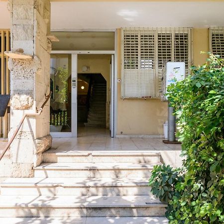Sea View 2 Bedroom Apartment With Bomb Shelter Тель-Авив Экстерьер фото
