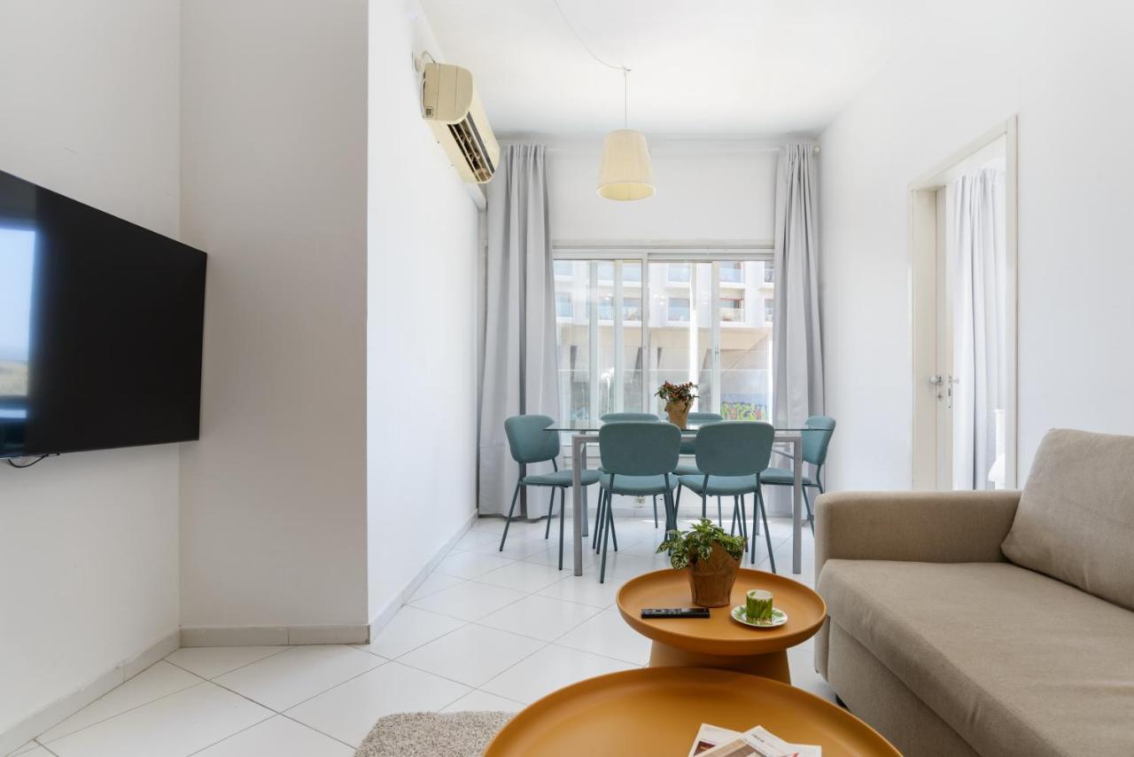 Sea View 2 Bedroom Apartment With Bomb Shelter Тель-Авив Экстерьер фото