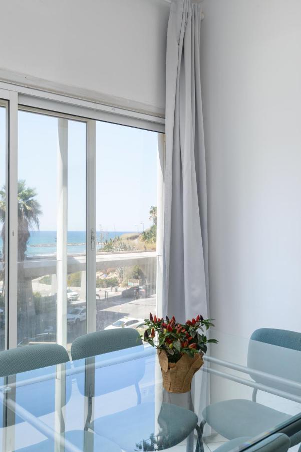 Sea View 2 Bedroom Apartment With Bomb Shelter Тель-Авив Экстерьер фото