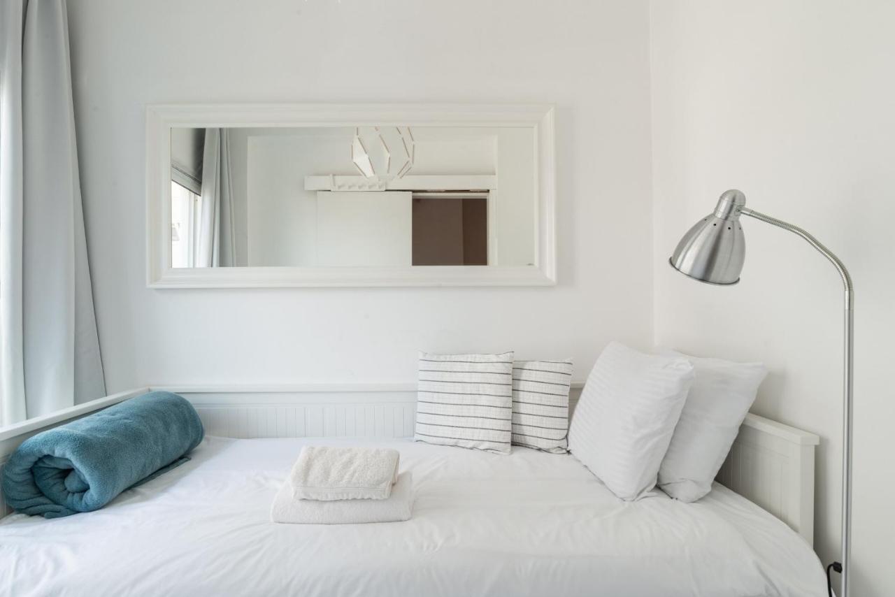 Sea View 2 Bedroom Apartment With Bomb Shelter Тель-Авив Экстерьер фото